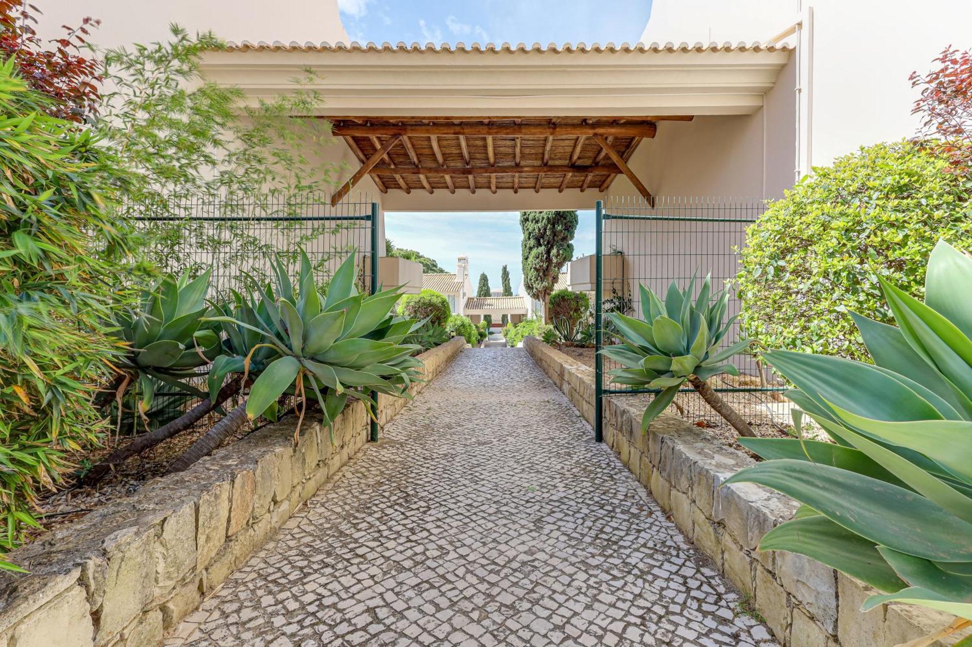 Apartment With 2 Bedrooms, 2M To The Beach Armação de Pêra Exterior foto