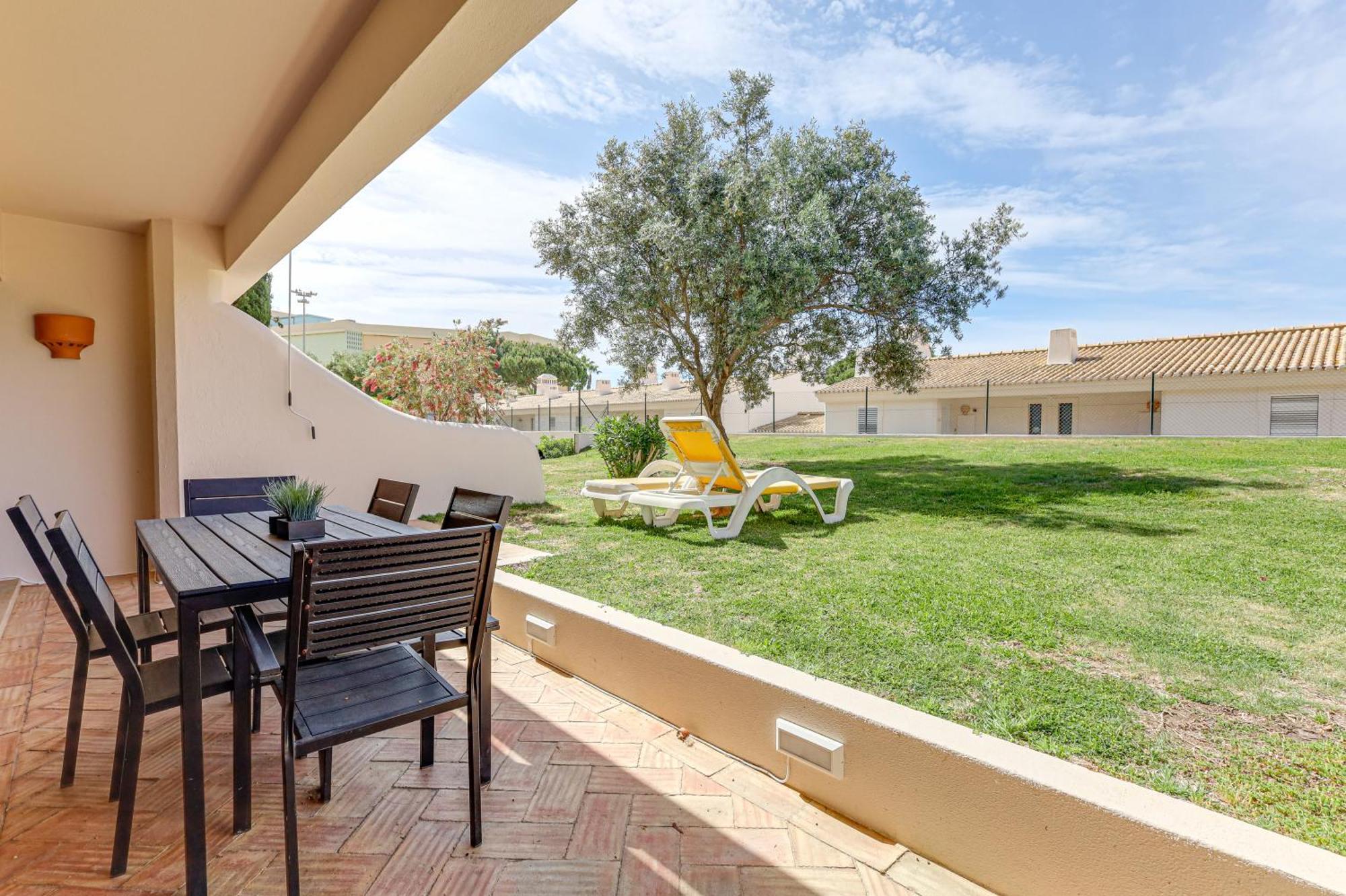 Apartment With 2 Bedrooms, 2M To The Beach Armação de Pêra Exterior foto